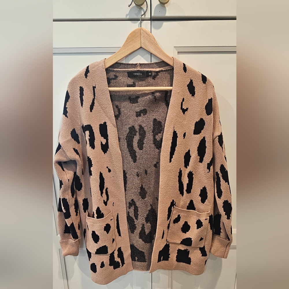 Women's Black and Tan Sweater